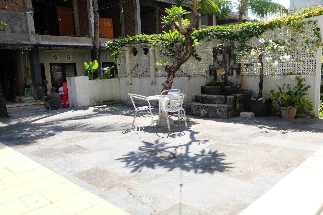 Palm Garden Kuta Hotel Кута Екстериор снимка