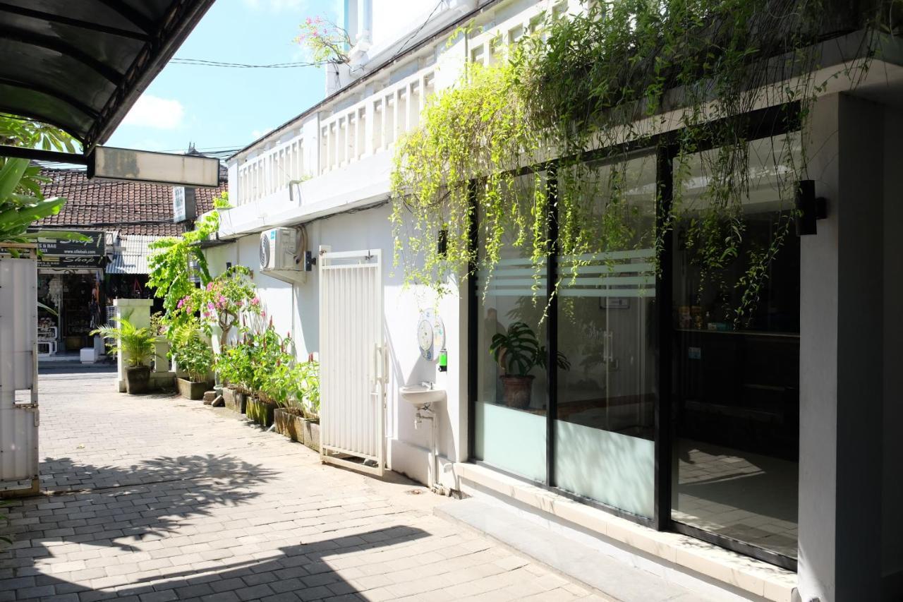 Palm Garden Kuta Hotel Кута Екстериор снимка