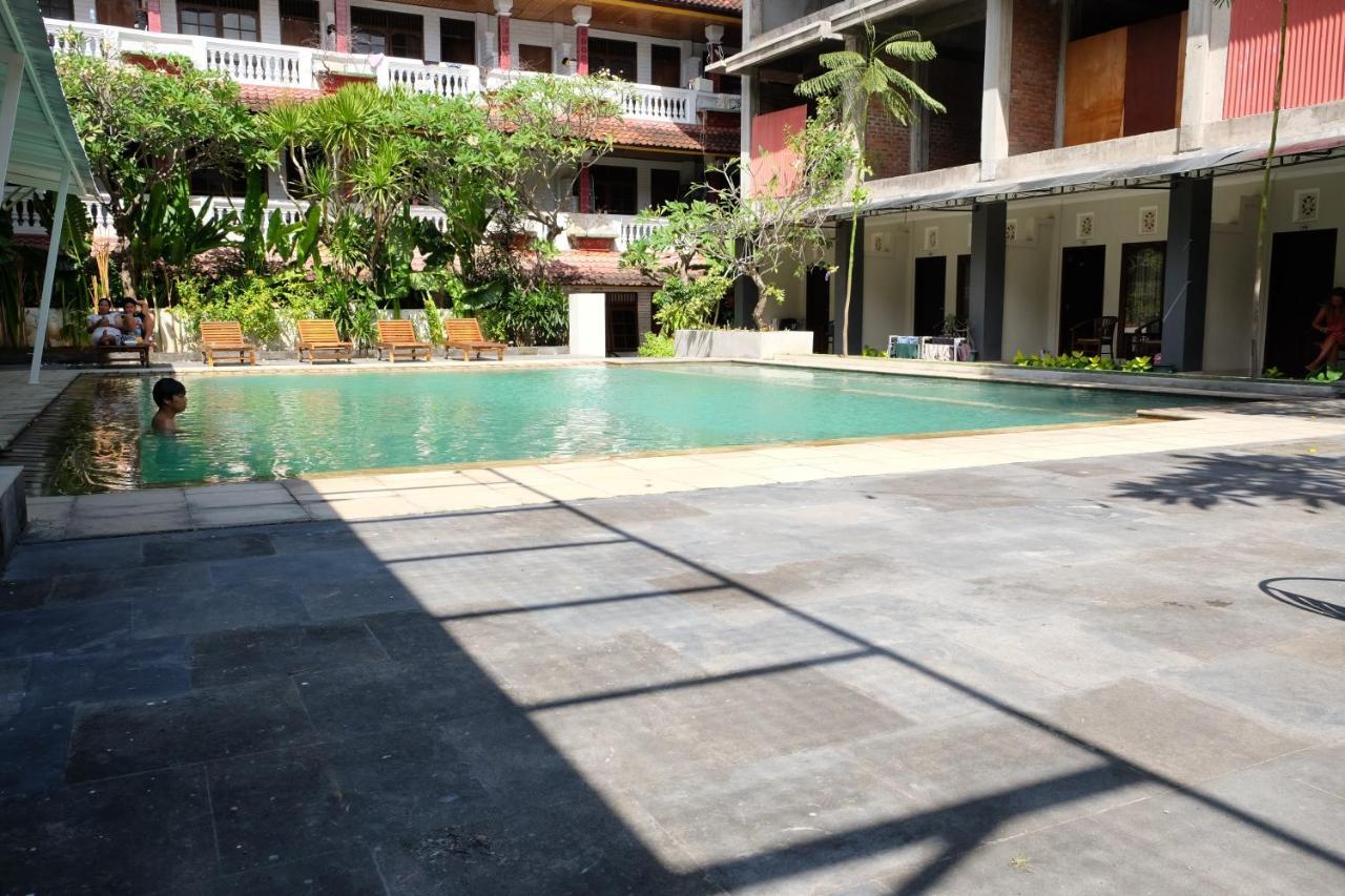 Palm Garden Kuta Hotel Кута Екстериор снимка