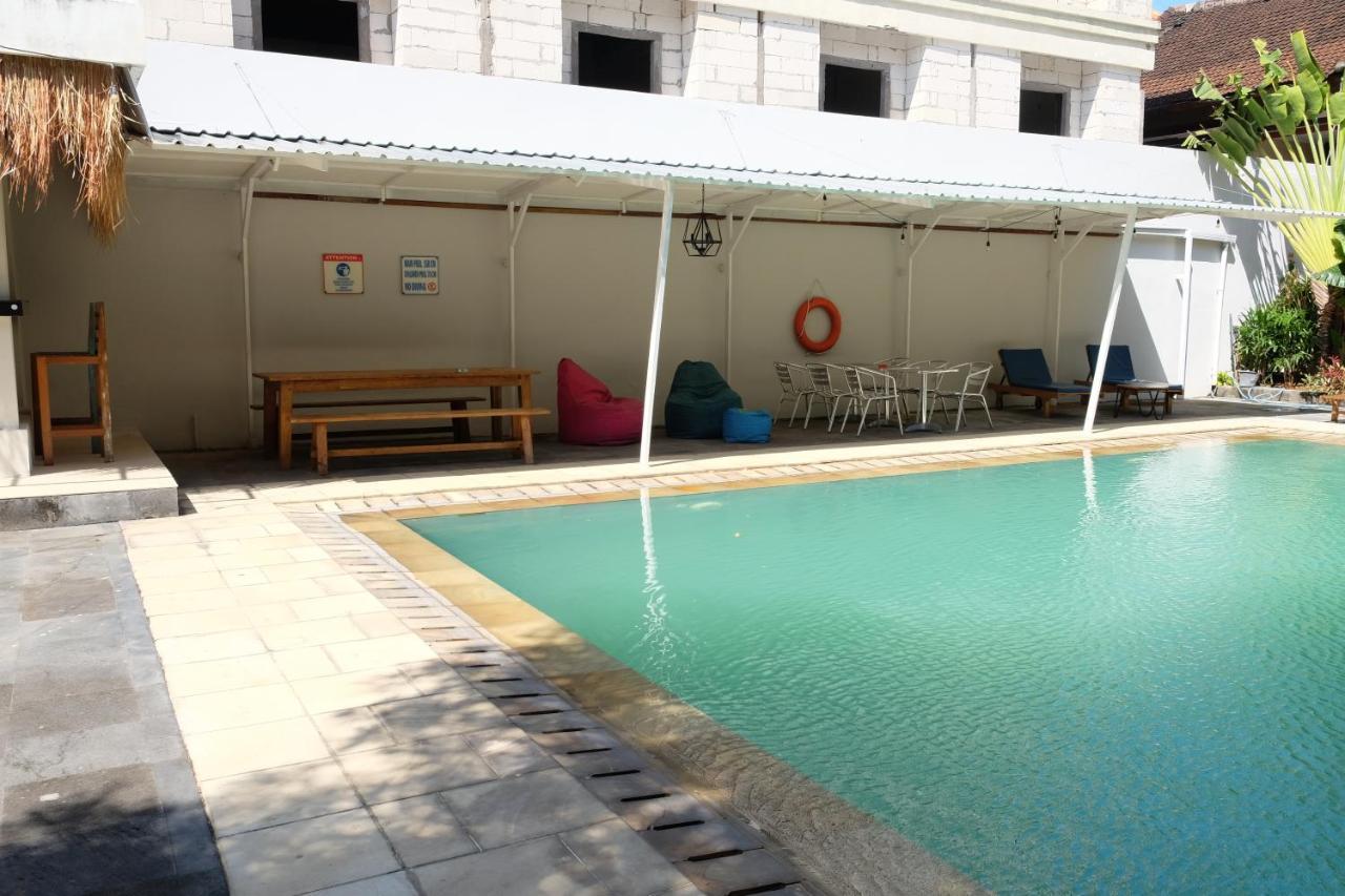Palm Garden Kuta Hotel Кута Екстериор снимка