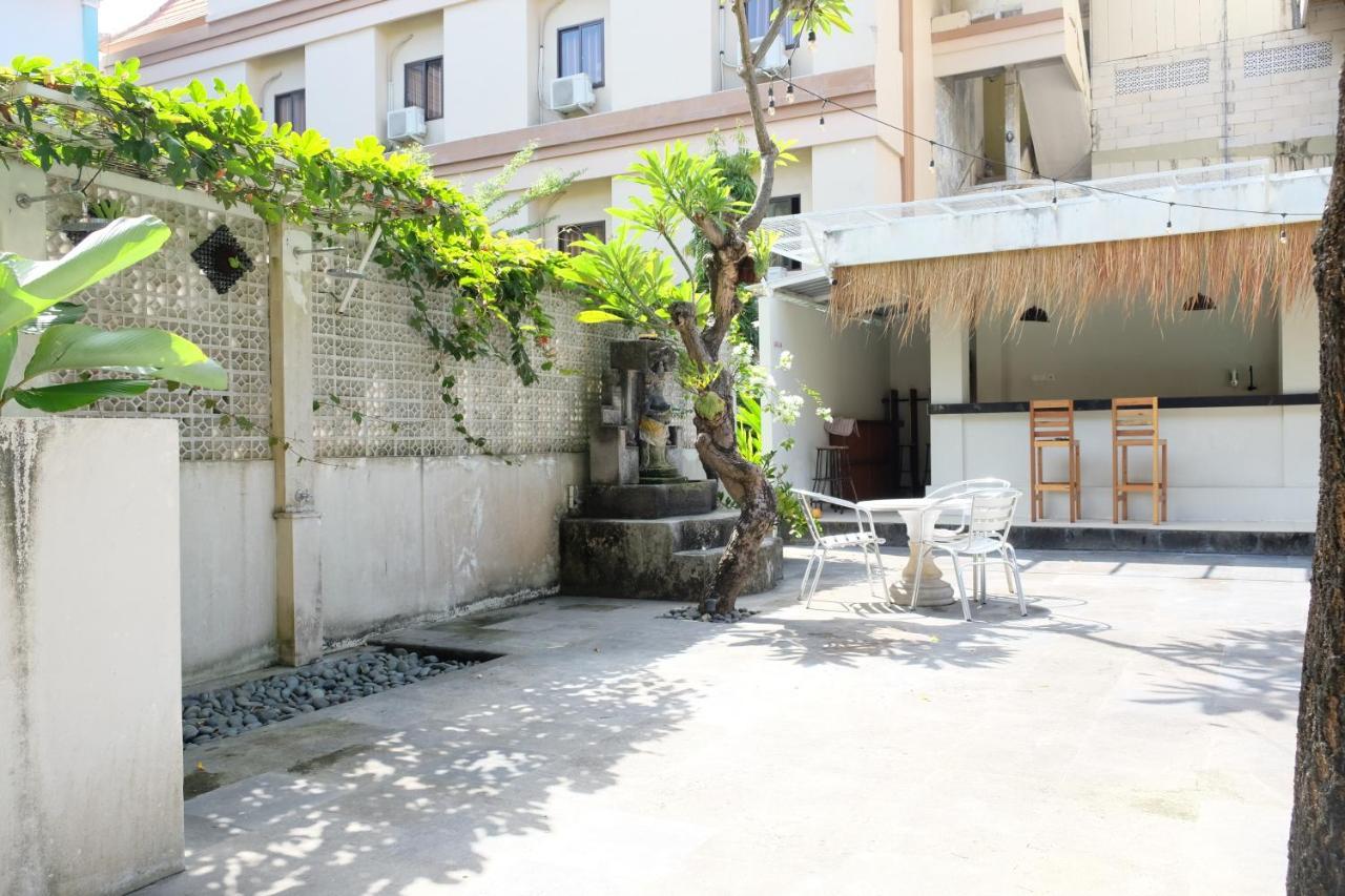 Palm Garden Kuta Hotel Кута Екстериор снимка