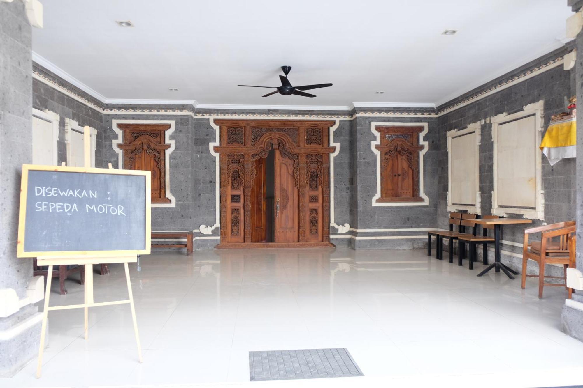 Palm Garden Kuta Hotel Кута Екстериор снимка