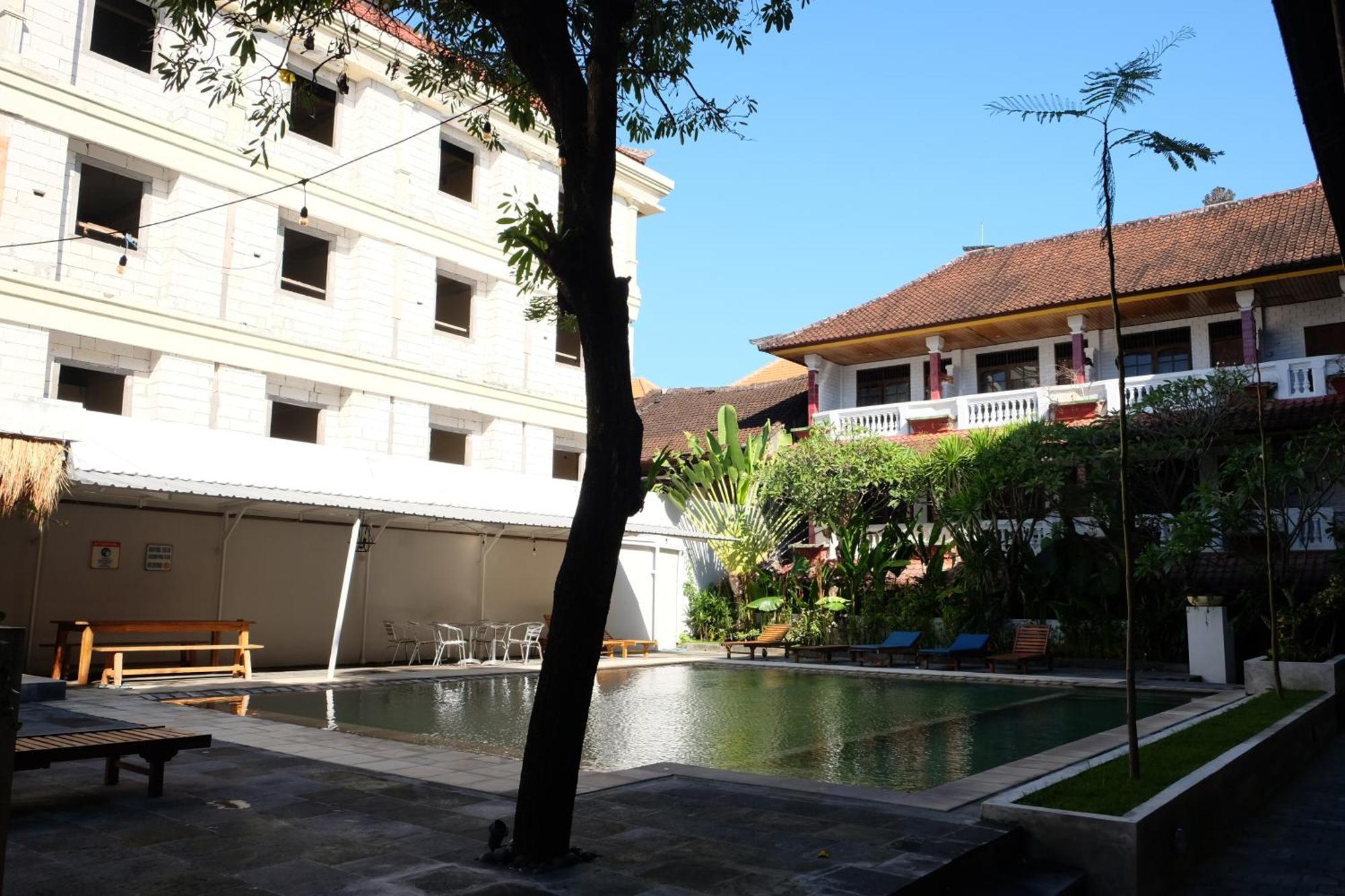 Palm Garden Kuta Hotel Кута Екстериор снимка
