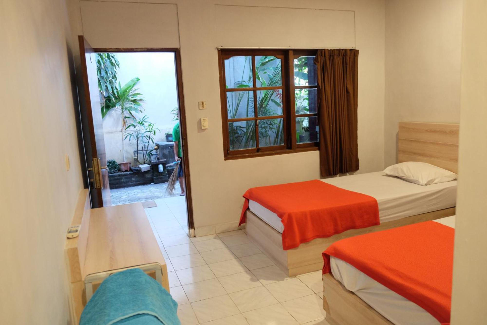 Palm Garden Kuta Hotel Кута Екстериор снимка
