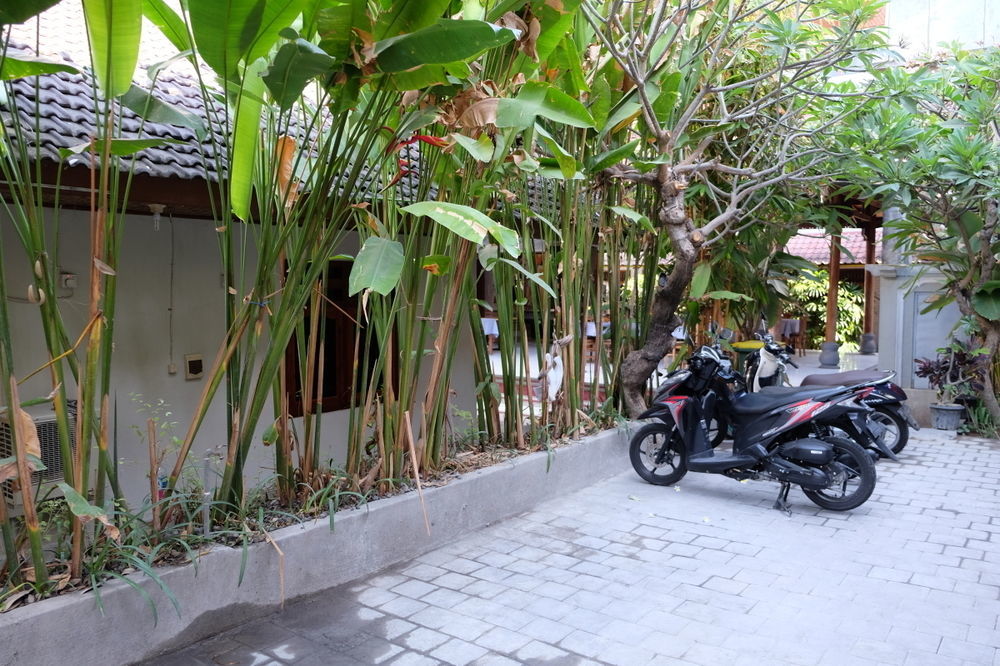 Palm Garden Kuta Hotel Кута Екстериор снимка