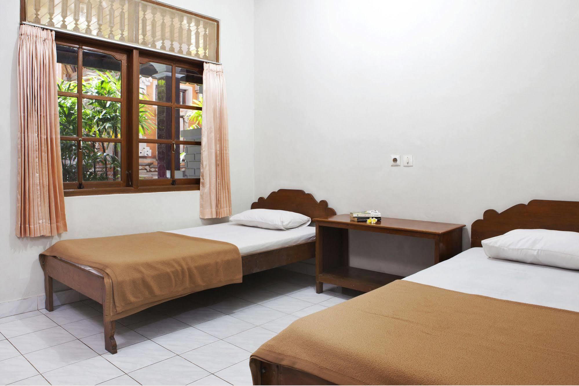Palm Garden Kuta Hotel Кута Екстериор снимка
