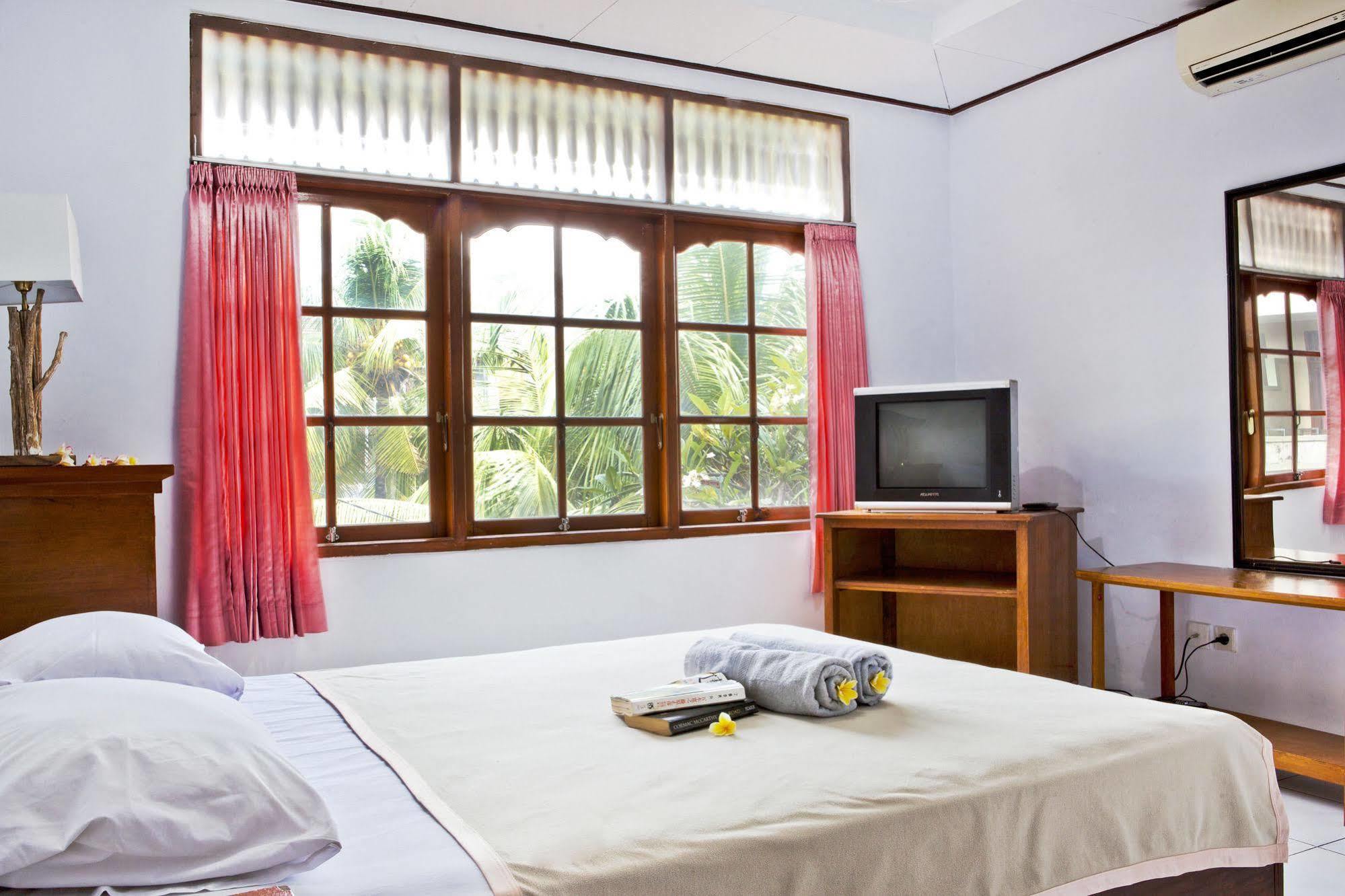 Palm Garden Kuta Hotel Кута Екстериор снимка