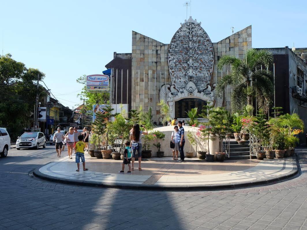 Palm Garden Kuta Hotel Кута Екстериор снимка