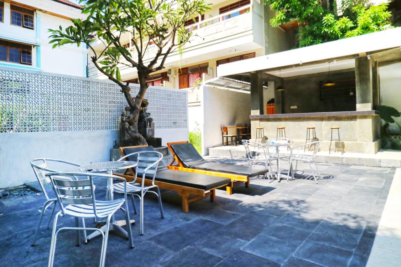 Palm Garden Kuta Hotel Кута Екстериор снимка