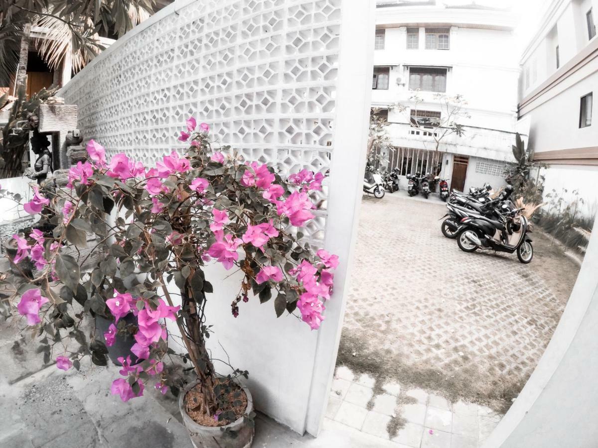 Palm Garden Kuta Hotel Кута Екстериор снимка