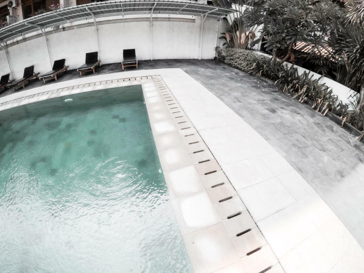 Palm Garden Kuta Hotel Кута Екстериор снимка