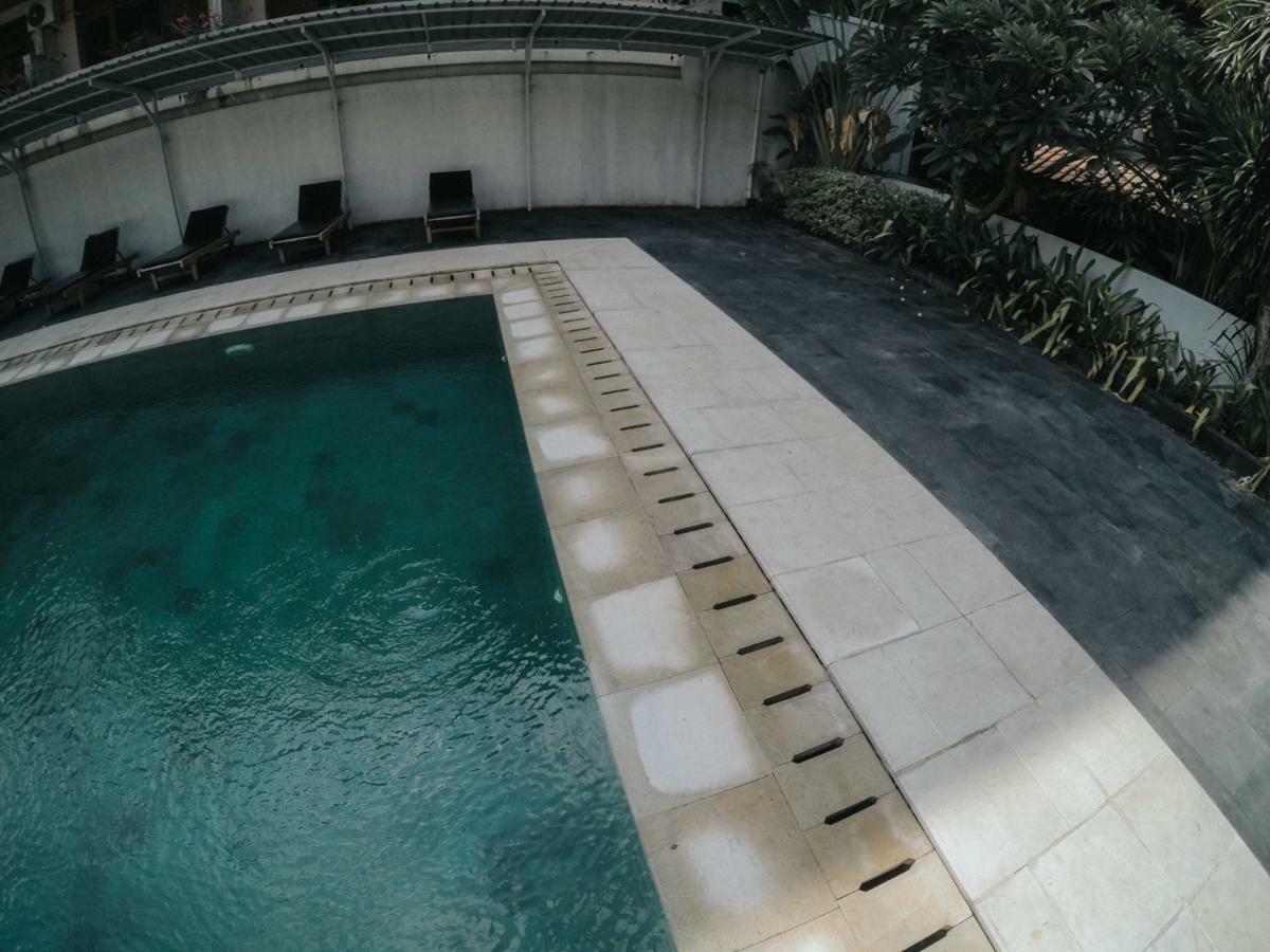 Palm Garden Kuta Hotel Кута Екстериор снимка