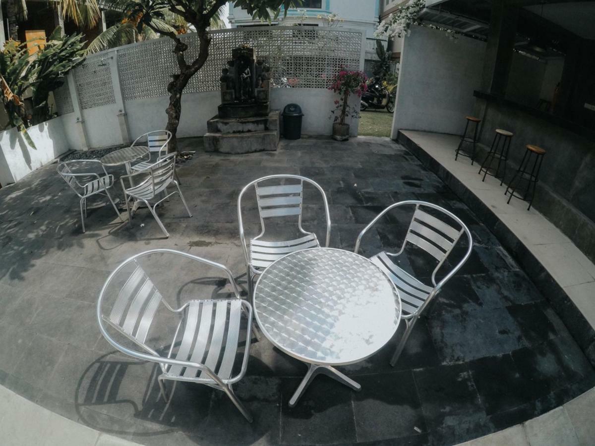 Palm Garden Kuta Hotel Кута Екстериор снимка